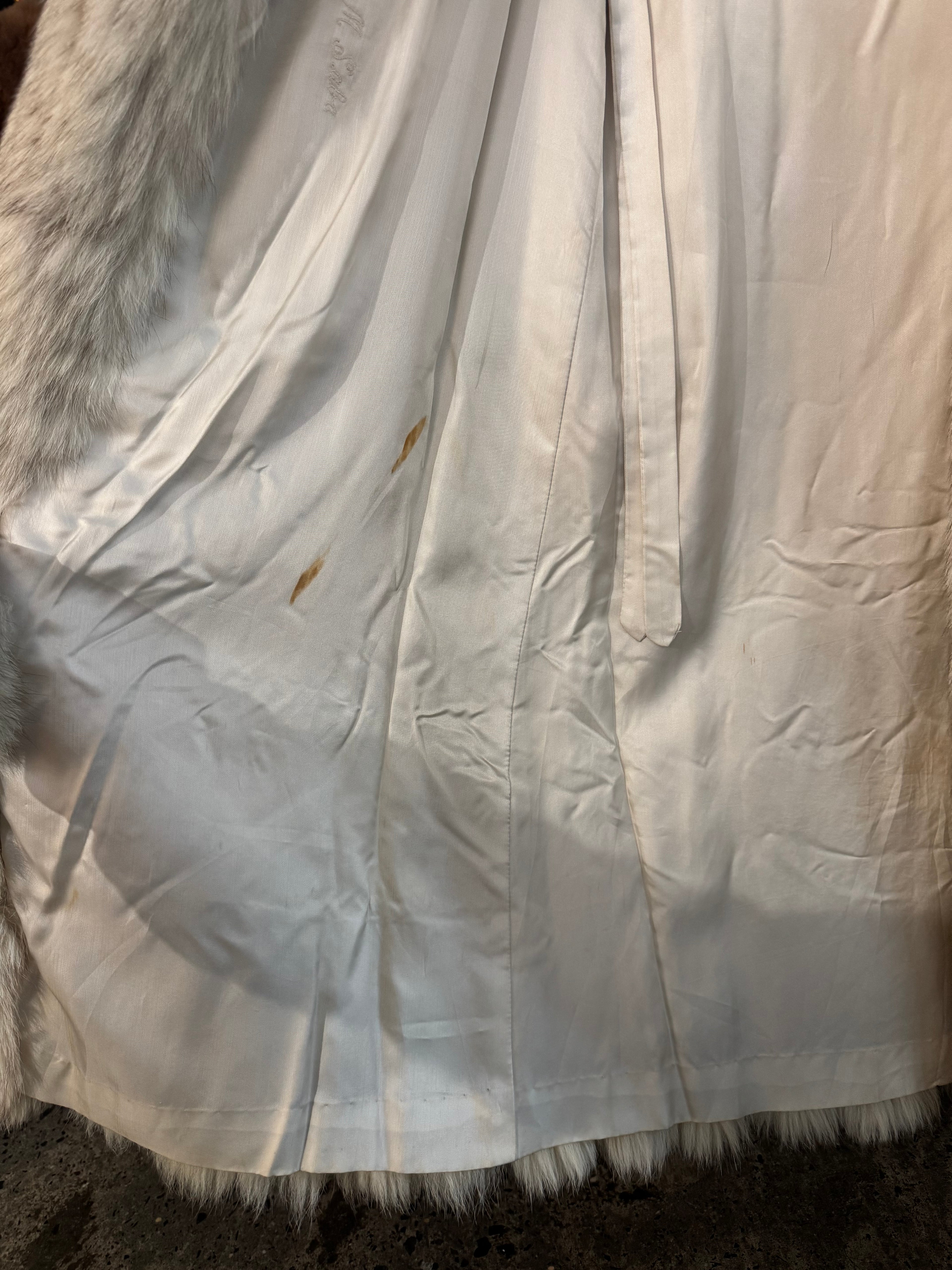 Vintage Koslow’s Fox Fur Coat – Ivory / Silver Tones