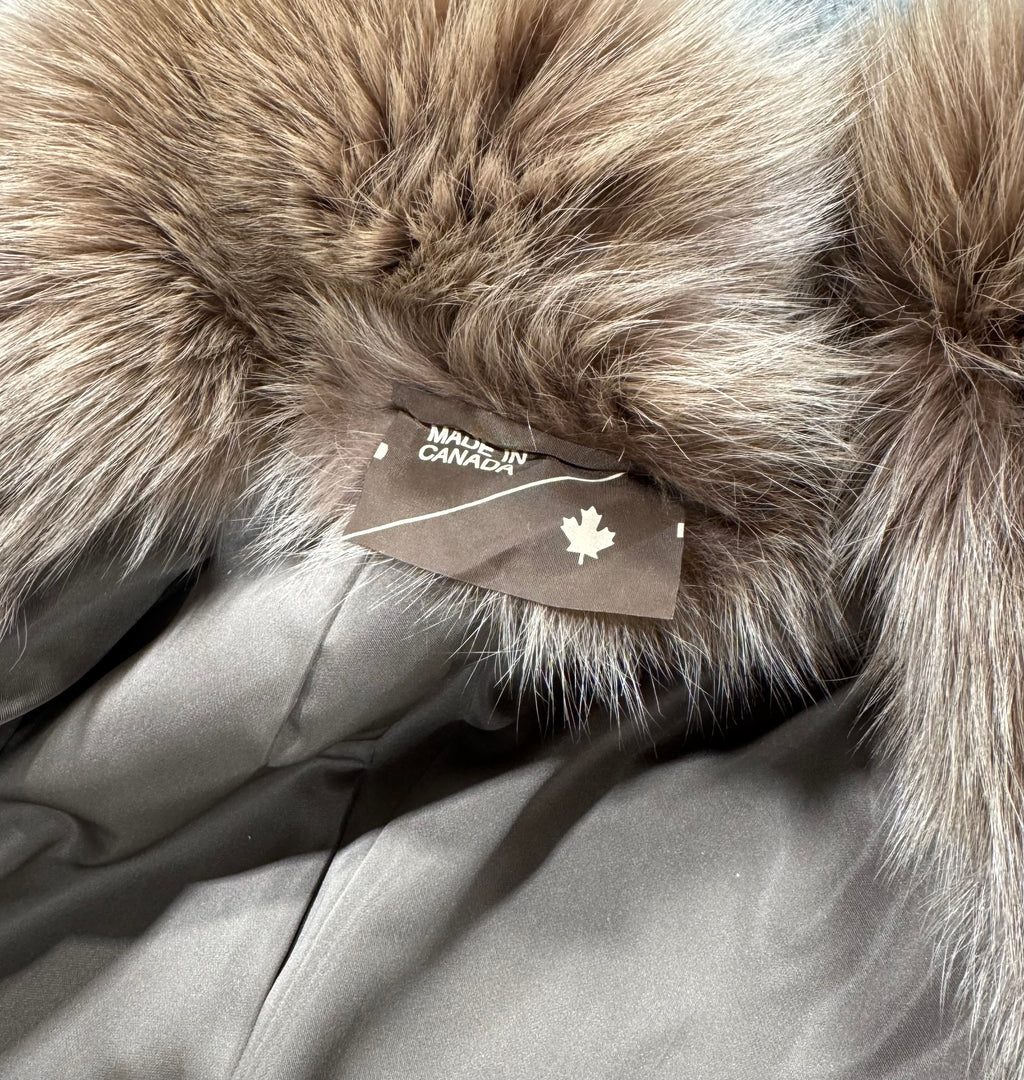 Vintage Canadian Muskrat Fur Coat with Fox Fur Collar/Sleeves